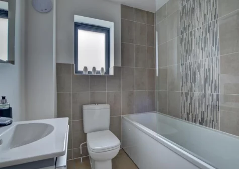 The bathroom at The Lookout, Westward Ho!