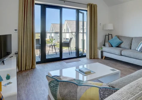 The Lookout, Westward Ho! is a striking two-bedroom modern retreat with an upside-down design and stunning sea views. Enjoy a glass-fronted balcony, garden with BBQ, and easy proximity to beaches and attractions, perfect for coastal holidays.