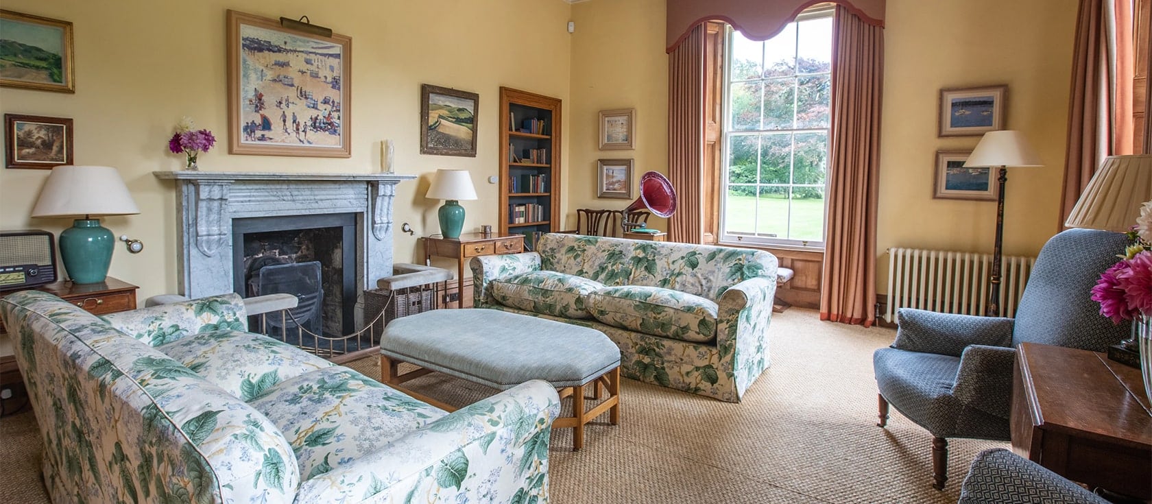 The Lost Slipper, Kestle Mill is an eight bedroom, eight bathroom Regency manor. Well appointed with antiques, library, modern eat-in kitchen & four-poster beds. Walled garden, tennis courts & lake just four miles form Newquay Aquarium, zoo & surfing beaches.