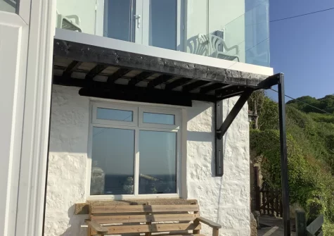 The balcony & patio outdoor sitting area at The Magazine, Lamorna