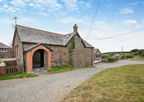 The Martyn Rooms is a homely cottage nestled in the picturesque coastal parish of Morwenstow, explore both North Cornwall & North Devon coastlines with ease