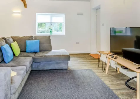 The Milking Shed, Bittadon is a charming cottage retreat perfect for families and couples seeking relaxation. Enjoy contemporary amenities, a private hot tub for stargazing, and easy access to North Devon's stunning beaches and top attractions.