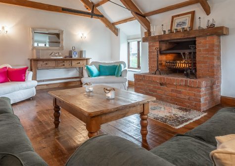 The Millhouse, Roserrow is a beautifully restored house with upside-down accommodation including large kitchen with Aga, sitting room with open fire & patio overlooking the garden. Ideal for ten, it has five bedrooms (three ensuite). Walk to pub, shop & beach.