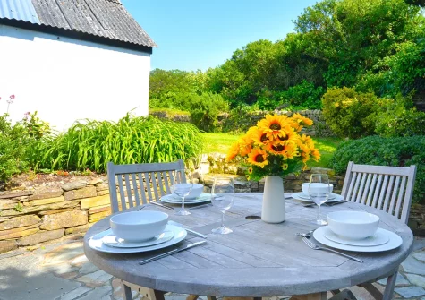 The patio, alfresco dining area & garden at The Mount, Crugmeer