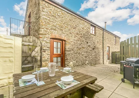 The courtyard patio, barbecue & alfresco dining area at The Mowhay, Penvose Farm, Tregurrian