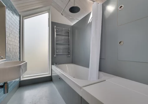 The first bathroom at The Mowhay, St Minver