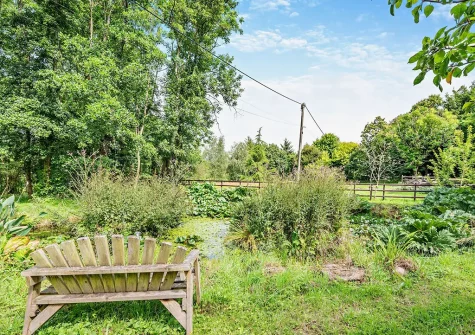 Enjoy access to a large shared woodland picnic area with two ponds, garden furniture and BBQ area when you stay at The Nook
