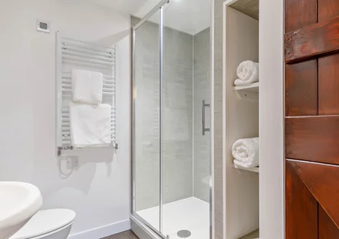 The shower room at The Nuthatch, Higher Clovelly