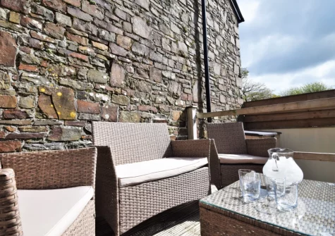 The decked patio & outdoor sitting area at The Nuthatch, Higher Clovelly