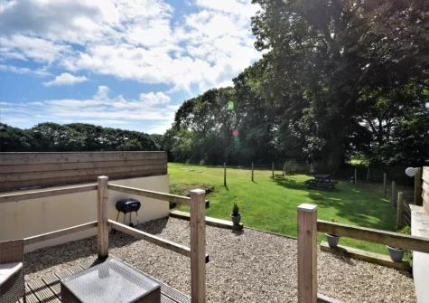 The decked patio, barbecue, alfresco dining area & enclosed garden at The Nuthatch, Higher Clovelly