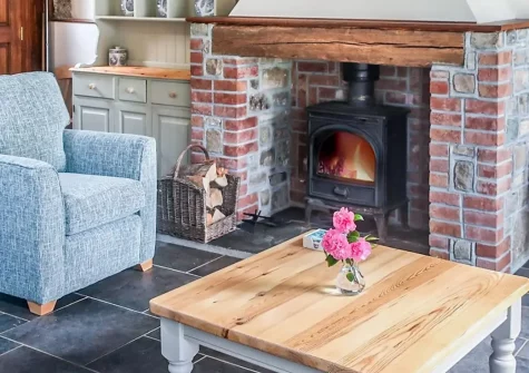 The Old Cart House, Lanivet is a charming barn conversion in countryside. With wood burner comfort, enclosed garden, and easy access to Cornwall's beaches and attractions, it's perfect for families seeking authentic charm and coastal exploration.