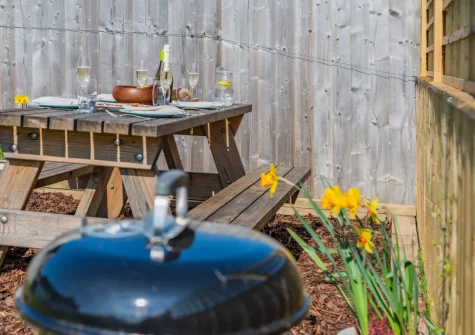 The barbecue & alfresco dining area at The Old Cattle Shed, Altarnun