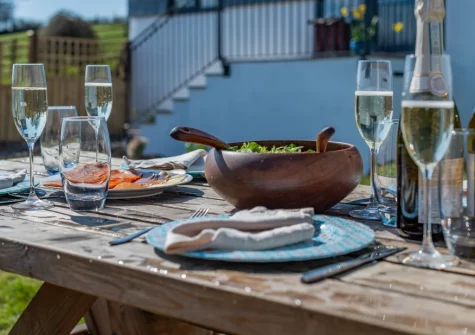 The barbecue & alfresco dining area at The Old Cattle Shed, Altarnun