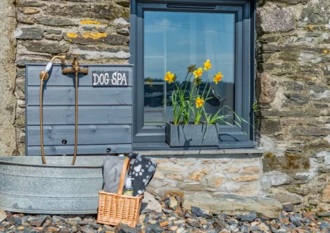 After walks through through the surrounding National Landscape, rinse your furry friend's muddy paws using the outdoor hot & cold dog shower