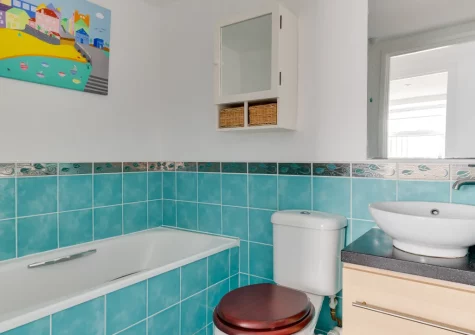 The bathroom at The Old Cowshed, Marazion