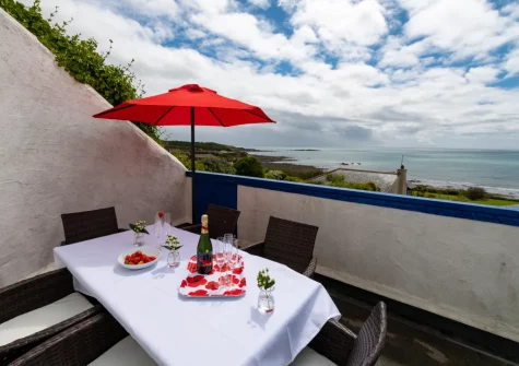 The first-floor balcony & alfresco dining area at The Old Cowshed, Marazion