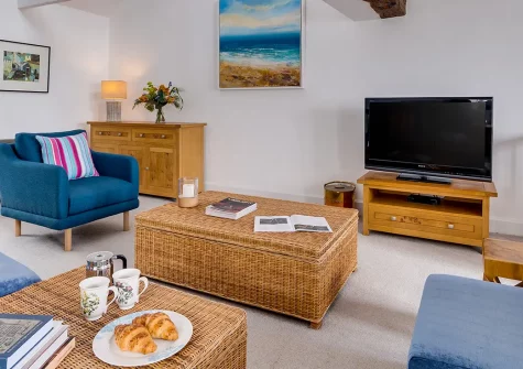 The Old Cowshed, Marazion is a charming three-bedroom cottage withviews over St Michael's Mount. It offer period charm & modern comfort combine and there's a sandy beach 300 metres away. Ideal for families & couples seeking a coastal escape.
