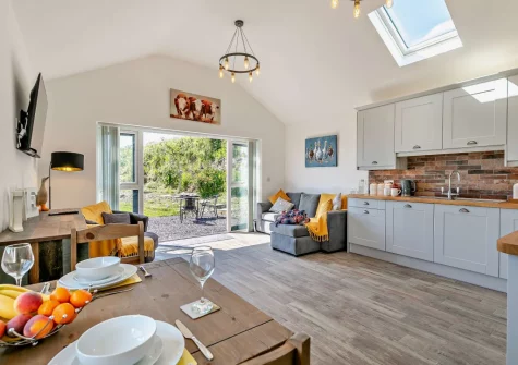 The kitchen & dining area at The Old Duck House, Porthcothan