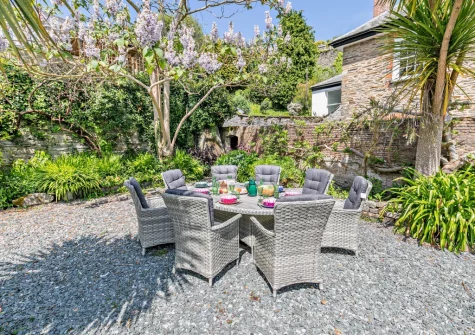 The alfresco dining area & Mediterranean-inspired enclosed garden at The Old Library, Fowey