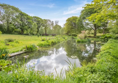 There's 5-acres of idyllic & picturesque grounds for you to explore