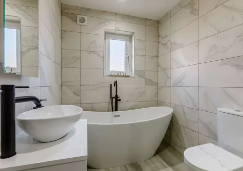 The bathroom at The Old Paddock, Bridgerule