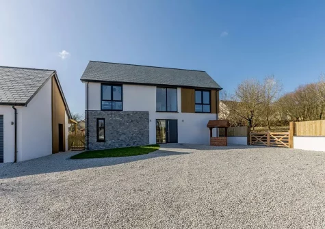 The Old Paddock is perfectly placed on the Devon & Cornwall border and just 6sixmiles from the North Devon Coast