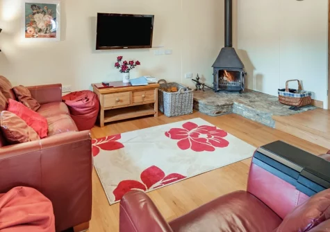 The Old Stables at Luppincott, Alverdiscott is a beautifully converted stone barn in glorious North Devon countryside, featuring three en-suite bedrooms, a summer house with great rural views, and direct access to pretty walks and the Tarka Trail.