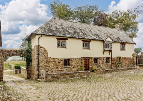 The Old Stables at Stafford Barton is nestled in 750 acres of grounds and forming part of a historic Manor dating back to c.1050