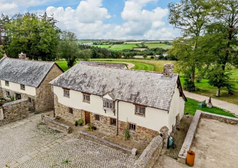 The Old Stables at Stafford Barton is a meticulously presented holiday home forming part of a historic Manor offering all comforts in an authentic setting