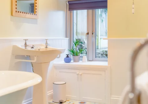 The bathroom at The Old Workshop, Newlyn