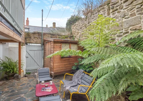 The rear patio garden & outdoor sitting area at The Old Workshop, Newlyn