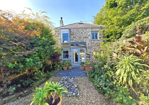The private front garden at The Old Workshop, Newlyn