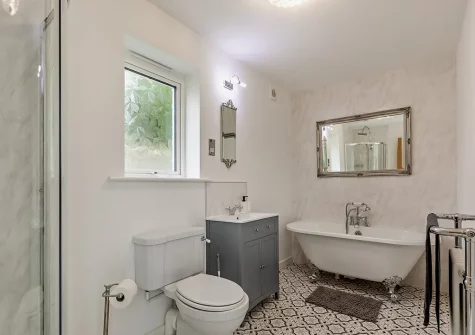 The bathroom at The Olde Chapel, Bickington