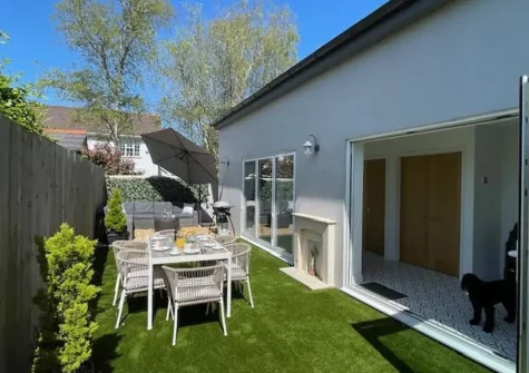The garden & alfresco dining area at The Olde Chapel, Bickington