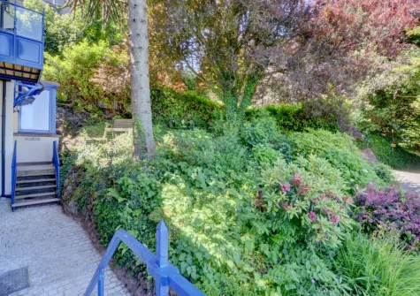 The private pebbled patio & outdoor sitting area at The Orangery, Lynton Cottage, Lynton