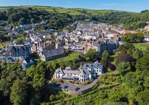 The Orangery is an en elegant cliff-top first-floor apartment in Lyntonwith panoramic sea views