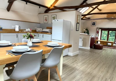 The kitchen & dining area at The Owl Barn at Lower Langaton Farm, Chittlehampton