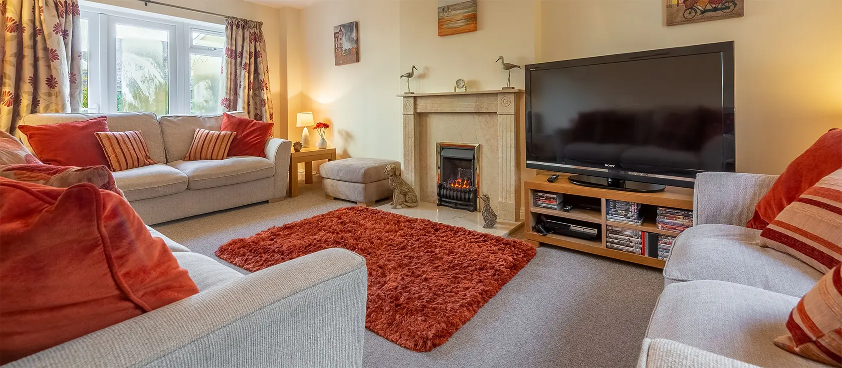 The Oystercatcher, Lelant is a modern four bedroom three bathroom detached house for eight with enclosed patio garden. Accommodation on three floors with modern eat-in kitchen, separate dining & sitting room. Walk to Porthkidney Beach & RSPB Reserve.