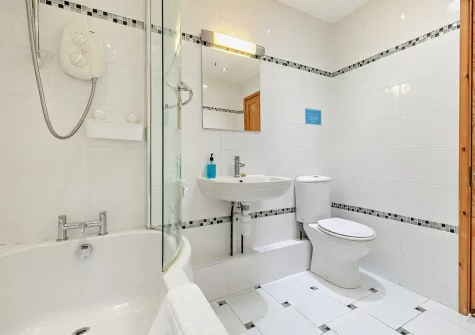 The bathroom at The Palms, Newquay