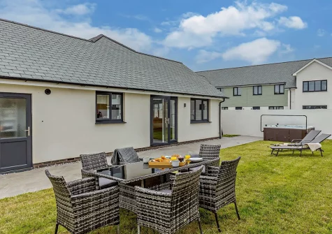 The patio, alfresco dining area & garden at The Pearl At Atlanta View, Westward Ho!