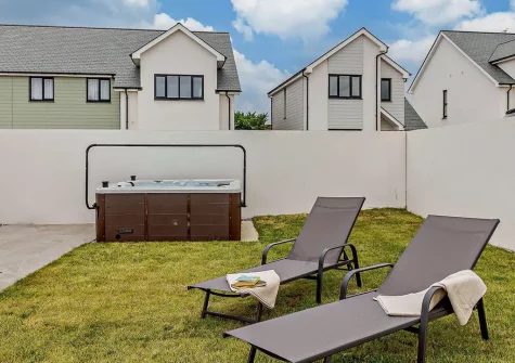 The hot tub, outdoor sitting area & garden at The Pearl At Atlanta View, Westward Ho!