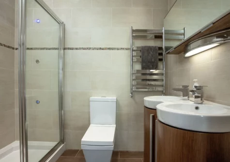 Bedroom #1 en-suite at The Penthouse, 15 At The Beach, Torcross