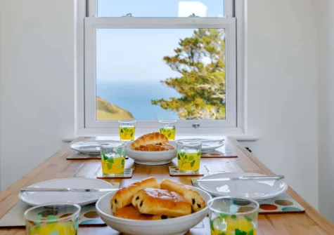 The dining area at The Penthouse Larkrise, Mortehoe