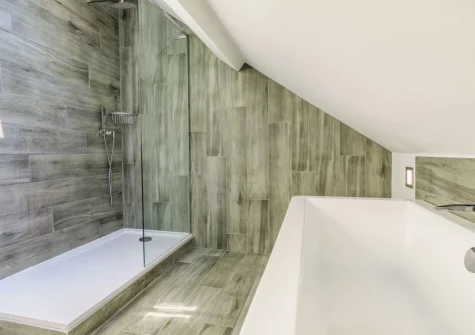 The bathroom at The Penthouse Larkrise, Mortehoe