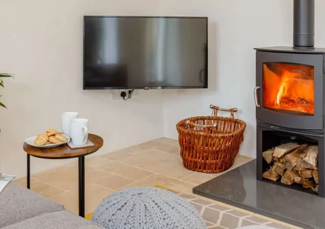 Nestled in the Cornish countryside, The Piggery at Glen View, Burncoose is a beautifully converted barn retreat for two, complete with a private hot tub, crackling wood burner, and effortless access to Cornwall's beautiful coast and countryside.