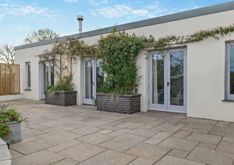 The patio at The Piggery, High Bickington