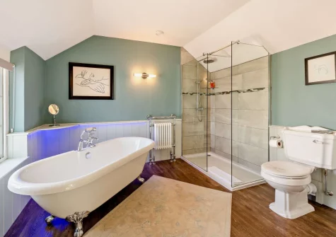 Bedroom #1 en-suite bathroom at The Pines, Eastleigh