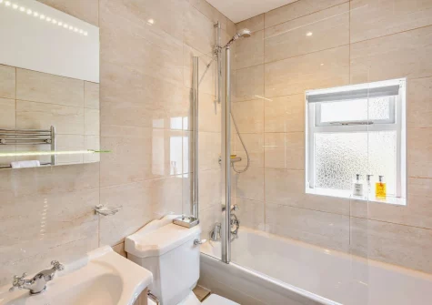 Bedroom #5 en-suite bathroom at The Pines, Eastleigh