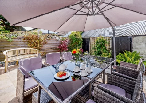The patio & alfresco dining area at The Pines, Eastleigh