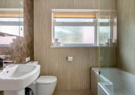 The bathroom at The Pink Beach Bungalow, Paignton